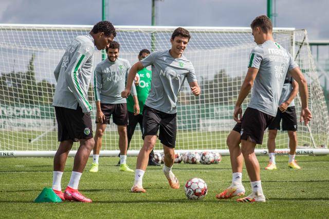 英超夺冠赔率：曼城5连败跌至第3 利物浦领跑